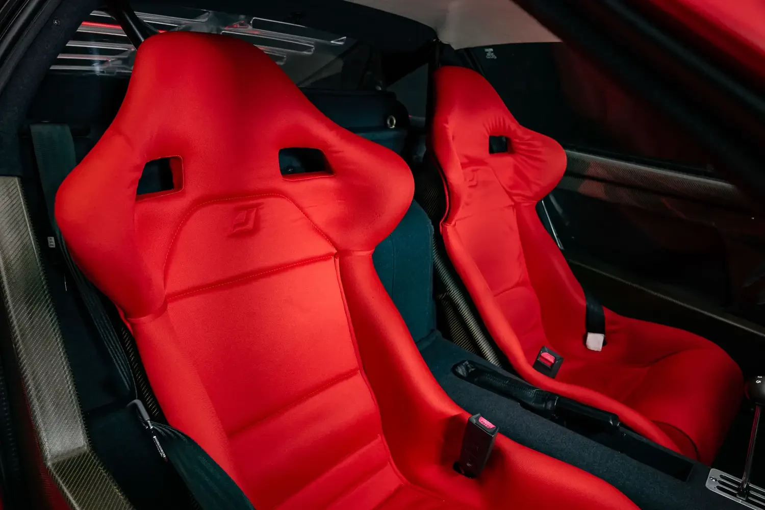 1992 Ferrari F40 interior, seats, Rosso