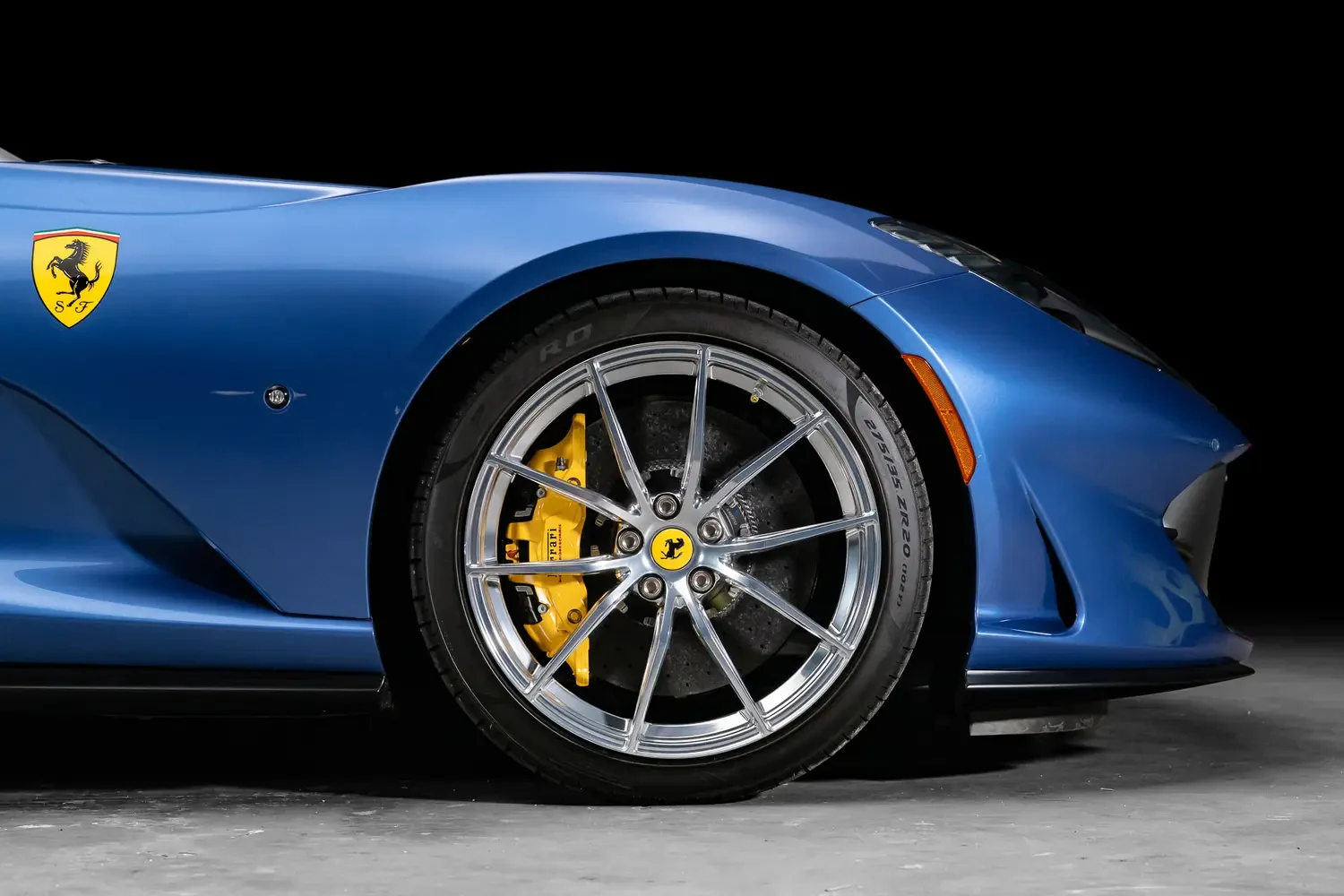 2022 Ferrari 812 GTS wheel