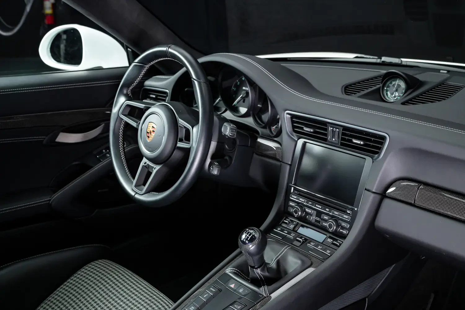 2016 Porsche 911 R interior, dashboard, Black with Pepita houndstooth inserts