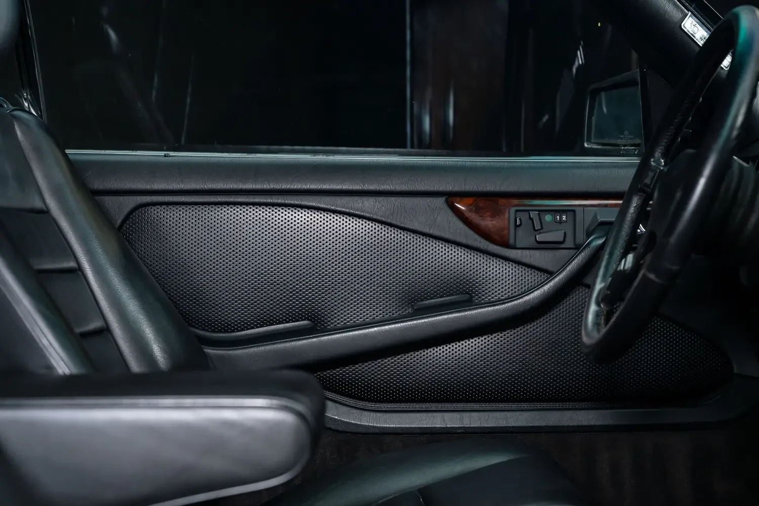 1987 Mercedes-Benz 560 SEC AMG 6.0 interior, door panel