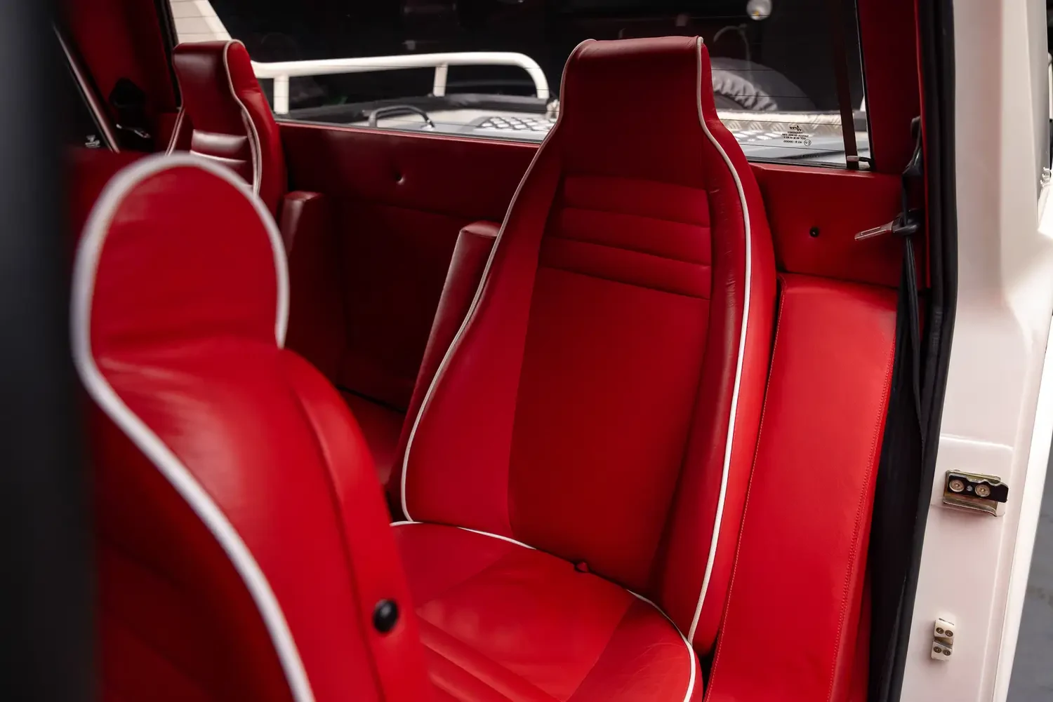 1990 Lamborghini LM002 interior, seats, Rosso and Bianco