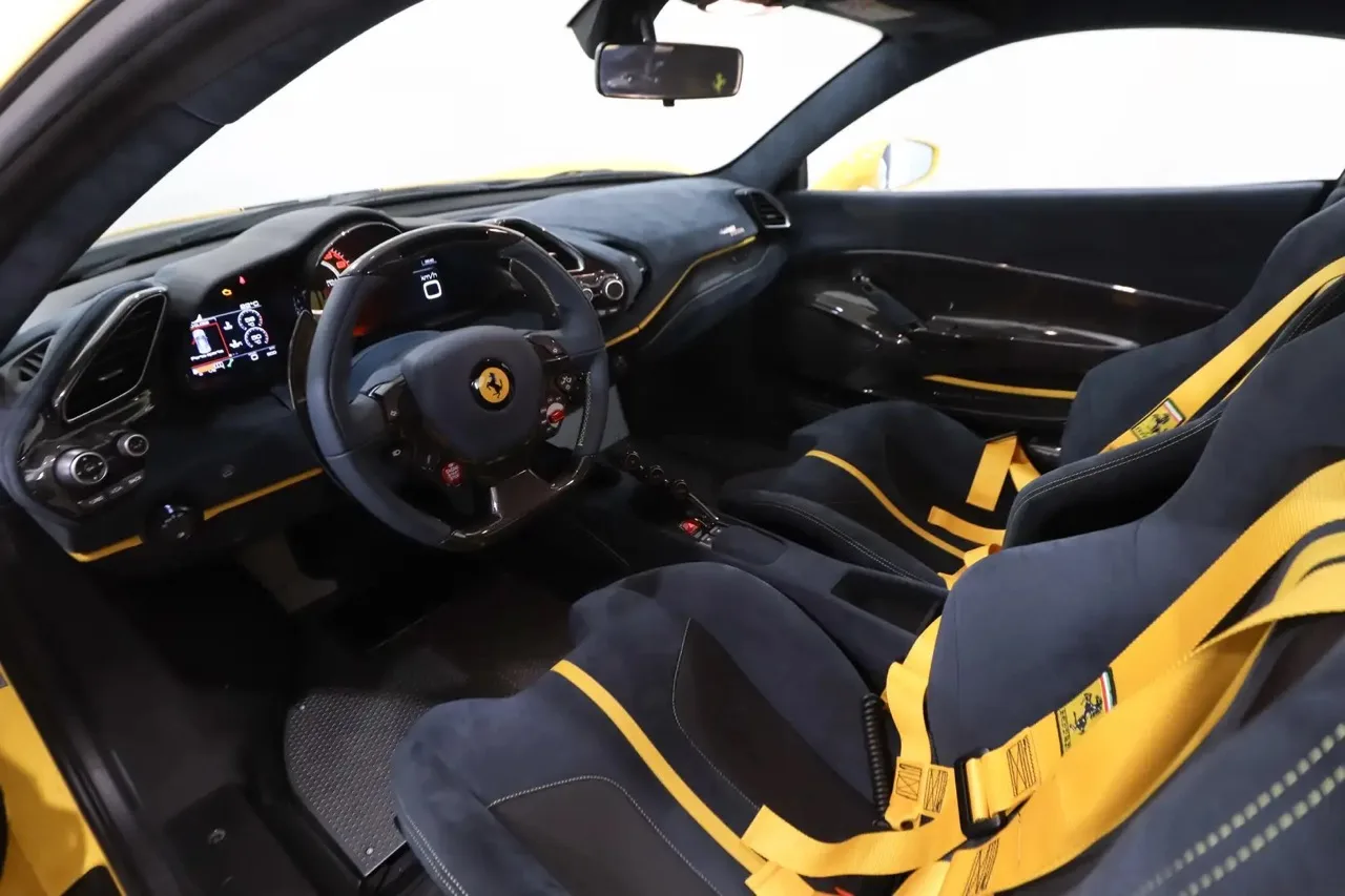 2019 Ferrari 488 Pista interior