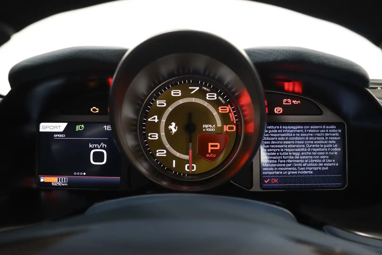 2022 Ferrari 812 GTS, 10/13