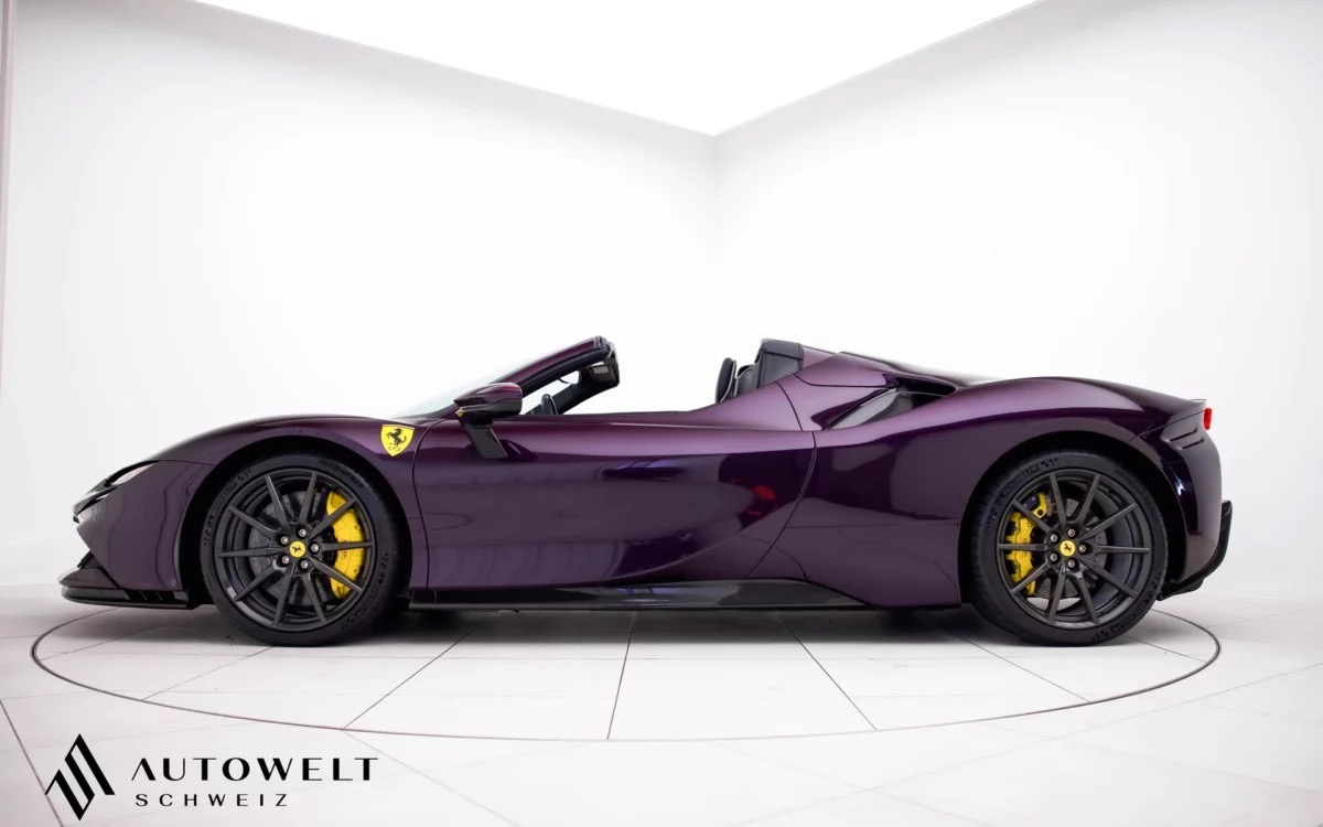 2023 Ferrari SF90 Spider Tailor Made, 3/9