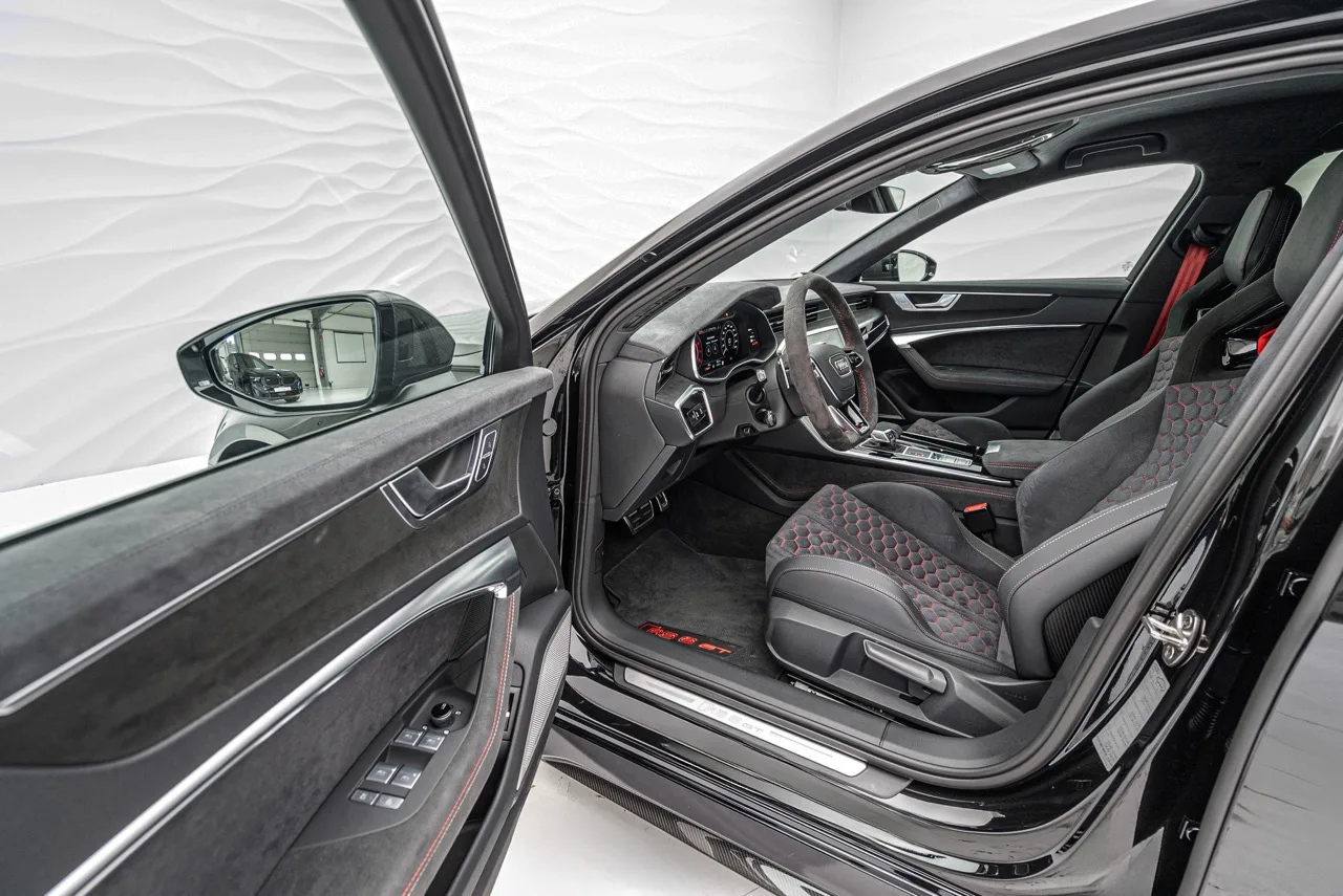 2024 Audi RS6 Avant GT Performance interior