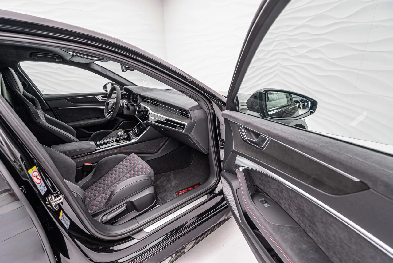 2024 Audi RS6 Avant GT Performance interior, door panel