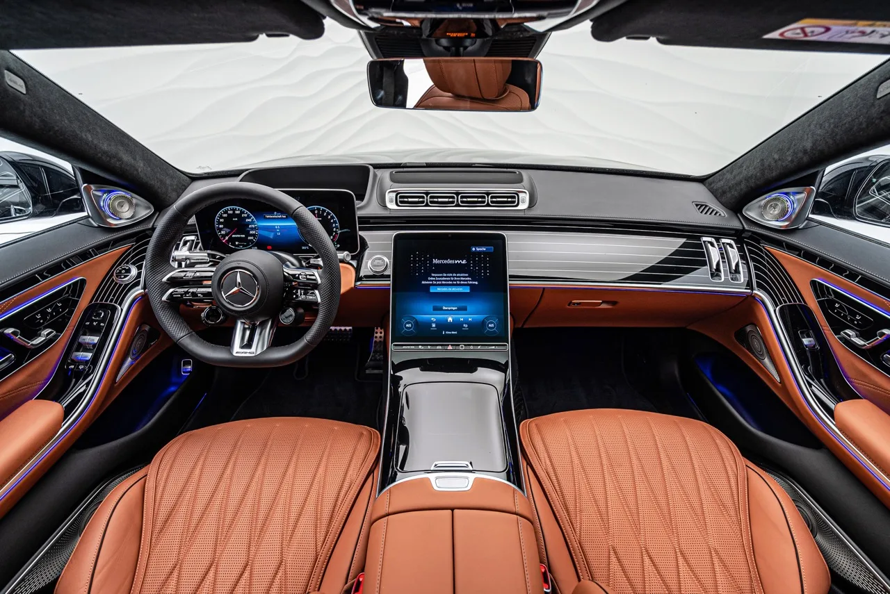 2024 BRABUS 930 interior, dashboard, schwarz