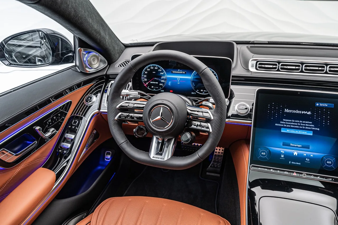 2024 BRABUS 930 interior, dashboard, schwarz