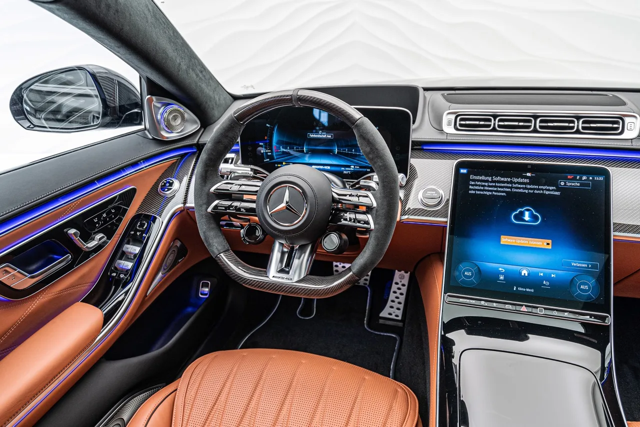 2024 BRABUS 930 interior, dashboard, schwarz