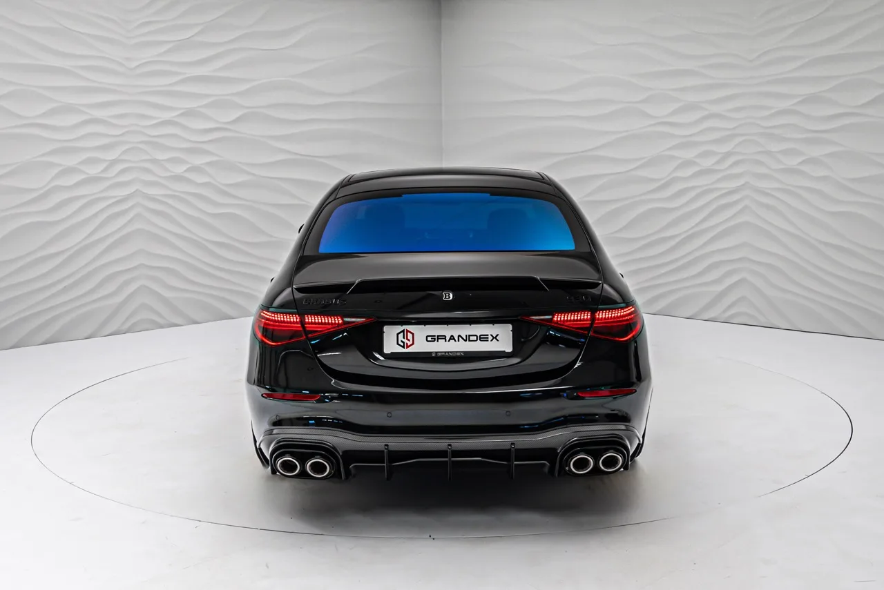 2024 BRABUS 930, rear three-quarter view, Obsidianschwarz