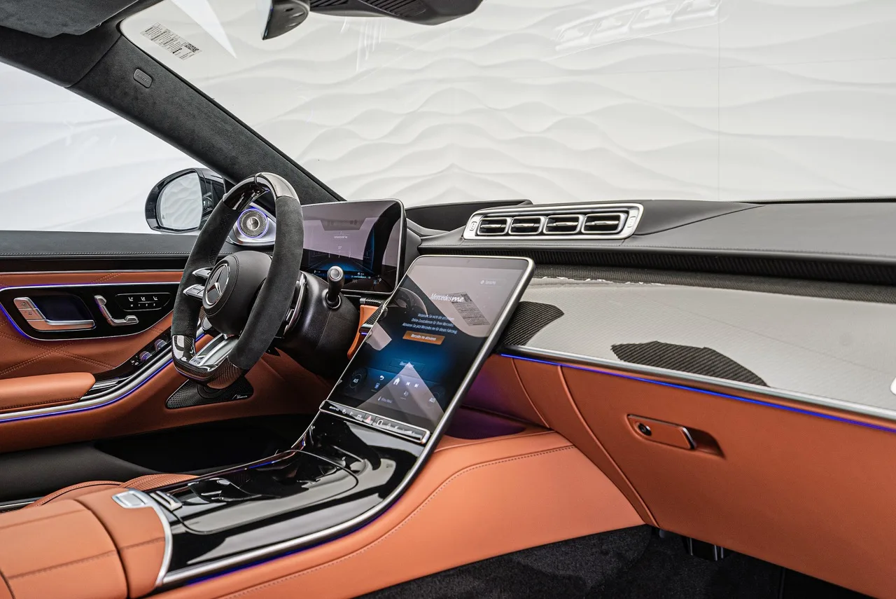 2024 BRABUS 930 interior, dashboard, schwarz