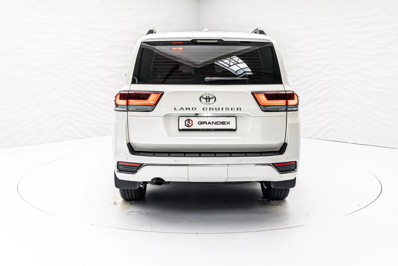2024 Toyota Land Cruiser Armored B6, rear three-quarter view, White metallic