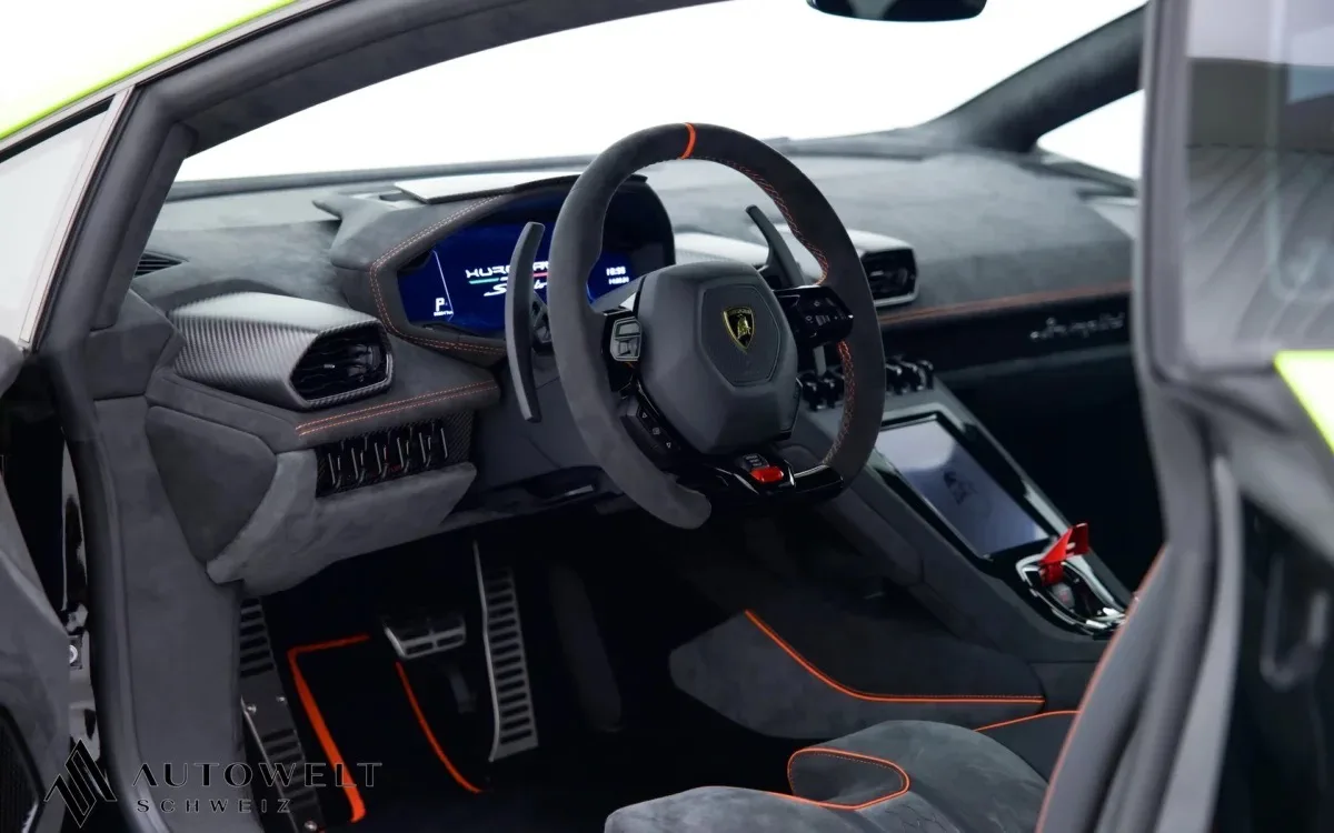 2024 Lamborghini Huracán Sterrato interior, dashboard