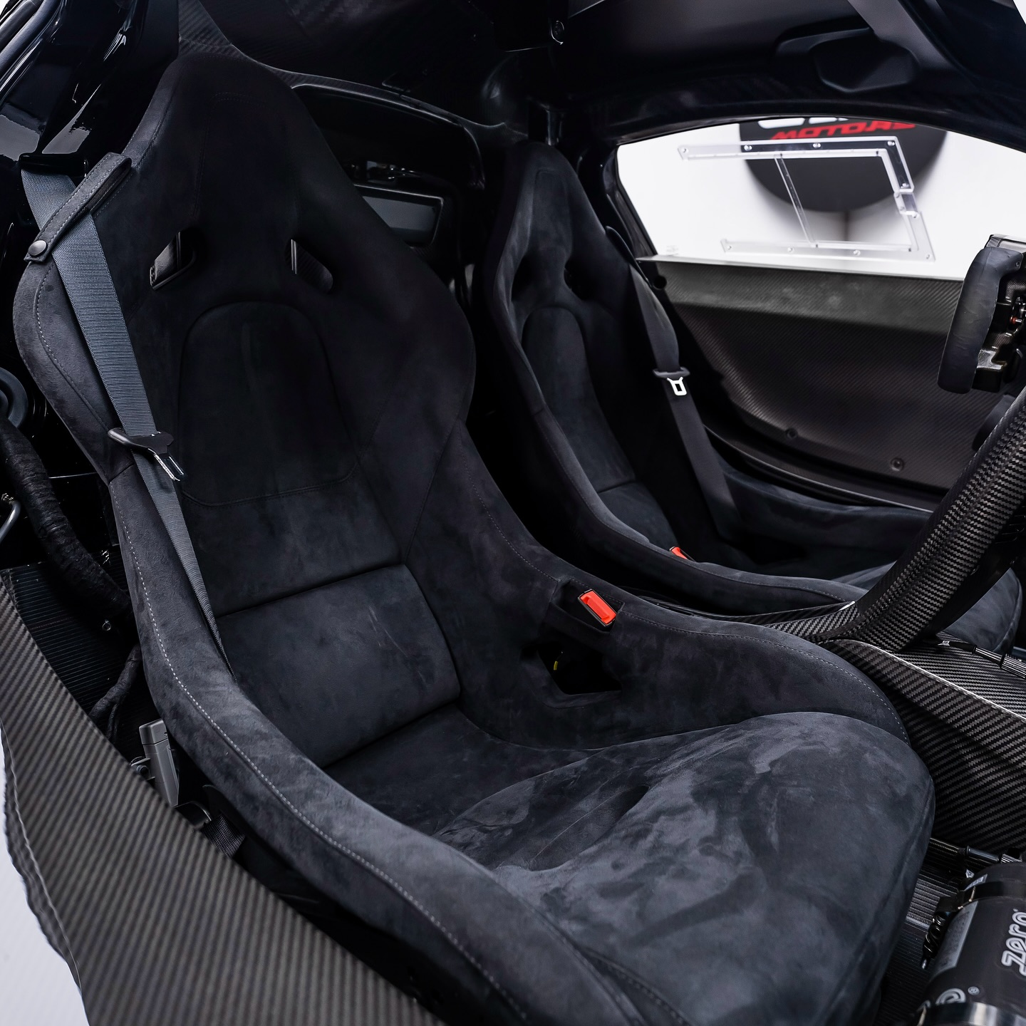 2015 McLaren P1 GTR, 6/13