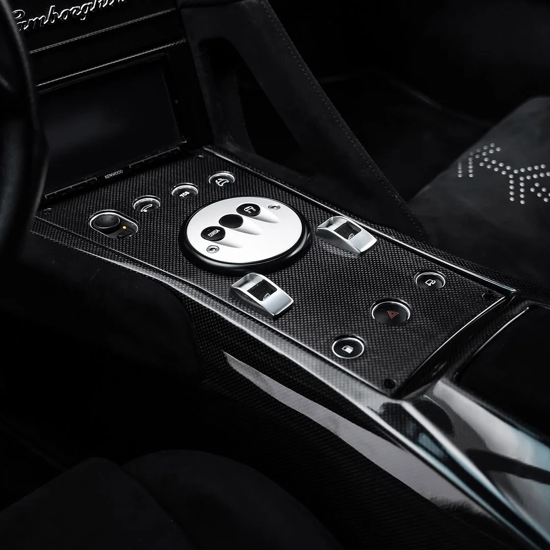 2010 Lamborghini Murciélago LP 670-4 SuperVeloce interior, center console