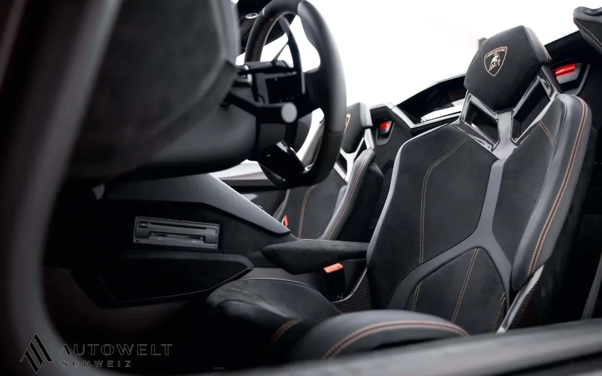 2021 Lamborghini Aventador LP770-4 SVJ Roadster interior