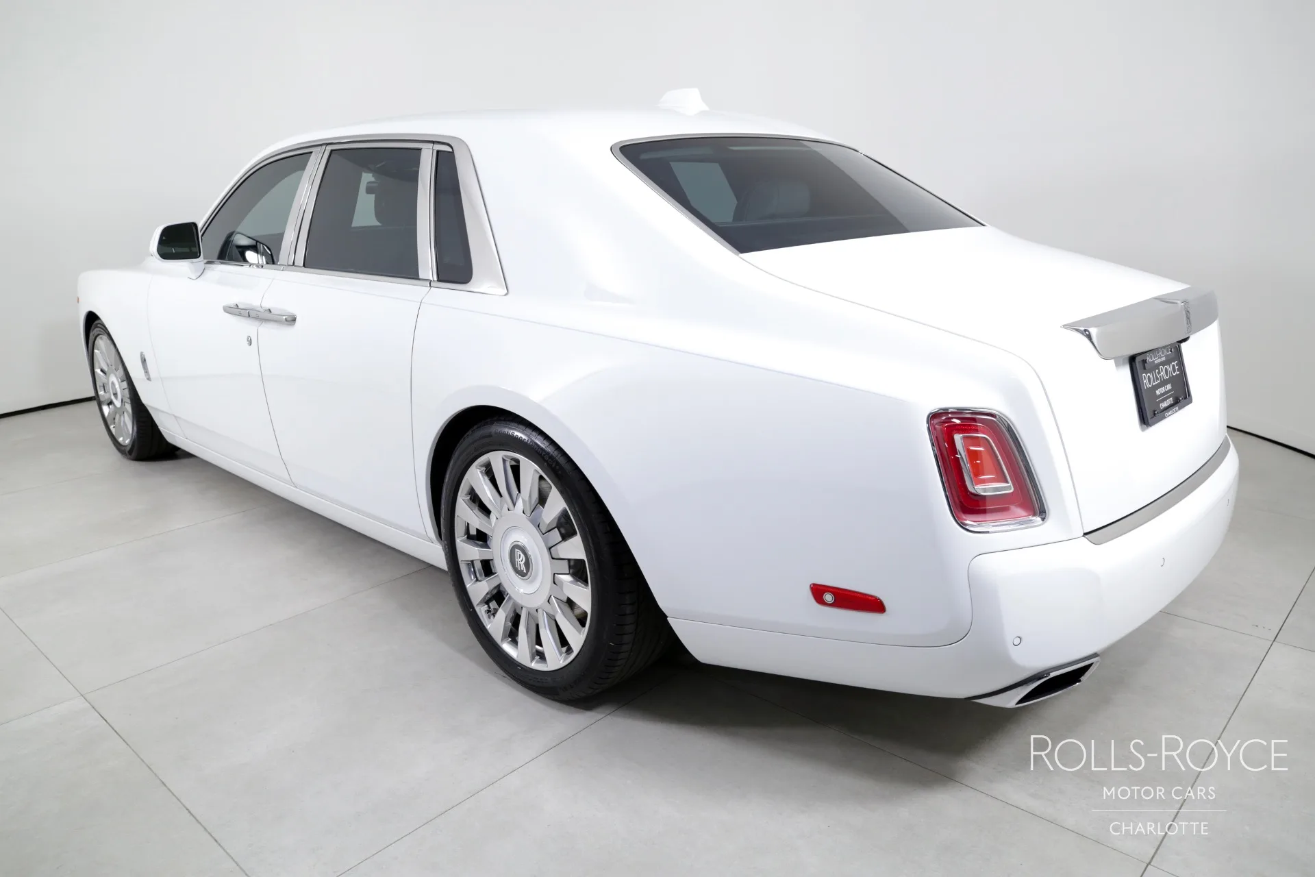 2019 Rolls-Royce Phantom for sale, exterior, Arctic White