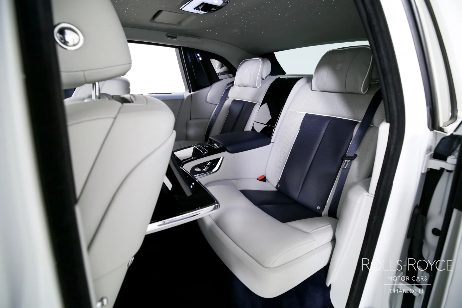 2019 Rolls-Royce Phantom interior, seats, Sellby Grey