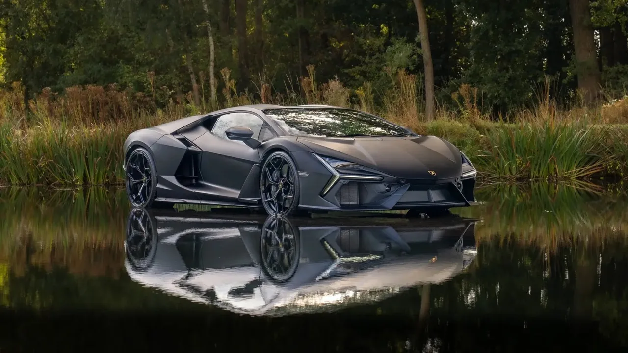 2024 Lamborghini Revuelto