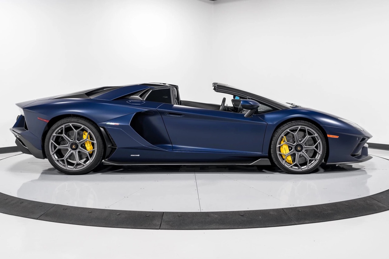 2022 Lamborghini Aventador Ultimae Roadster, 22/39