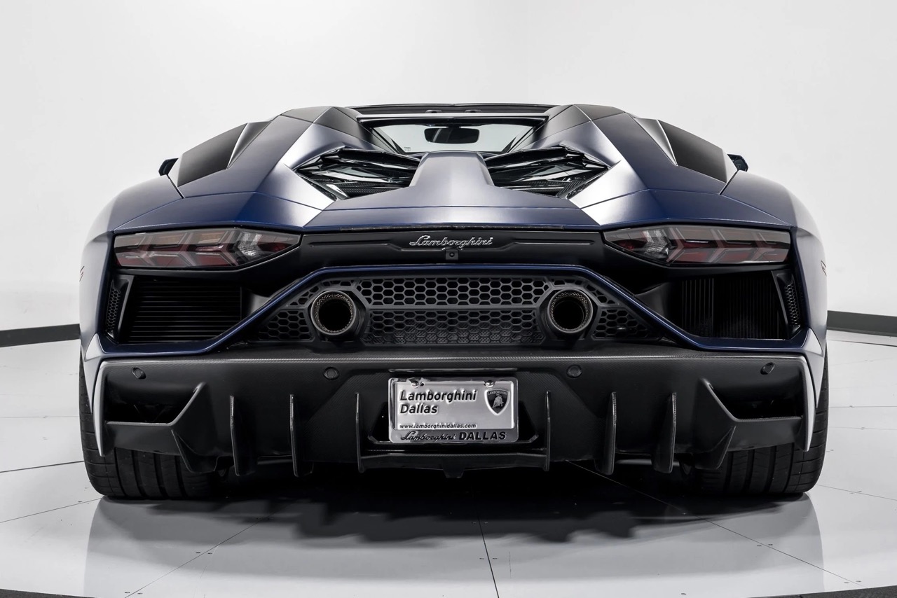 2022 Lamborghini Aventador Ultimae Roadster, 24/39