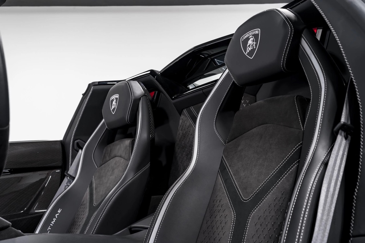 2022 Lamborghini Aventador Ultimae Roadster, 32/39