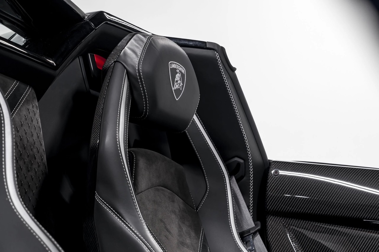 2022 Lamborghini Aventador Ultimae Roadster, 38/39