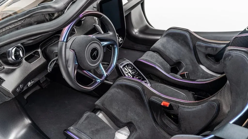 2020 McLaren Sabre interior, Black