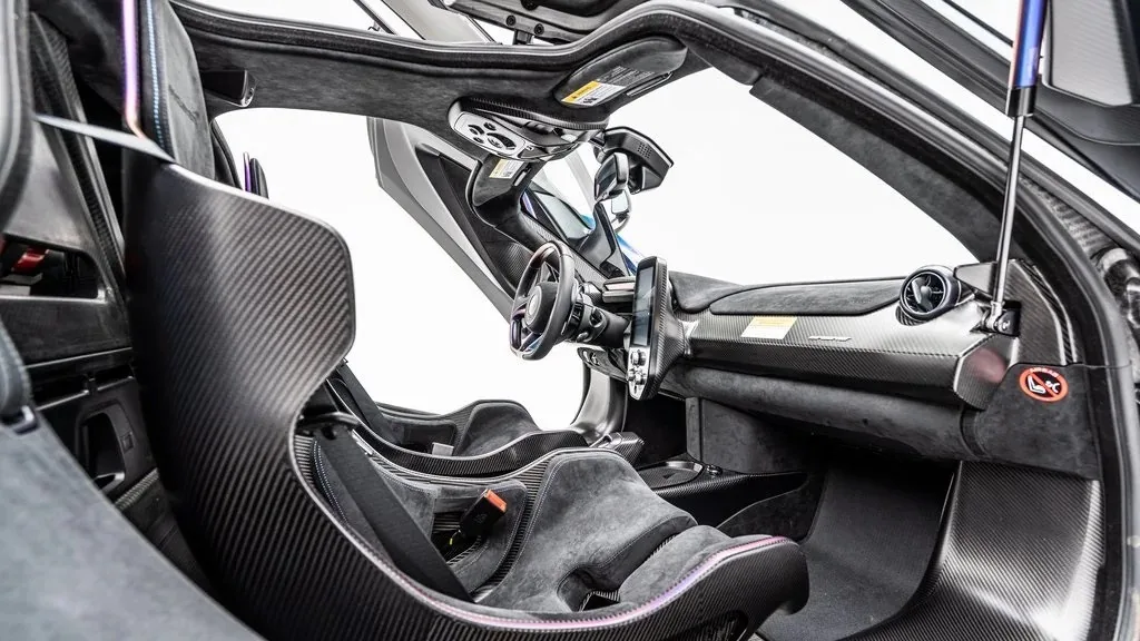 2020 McLaren Sabre interior, Black