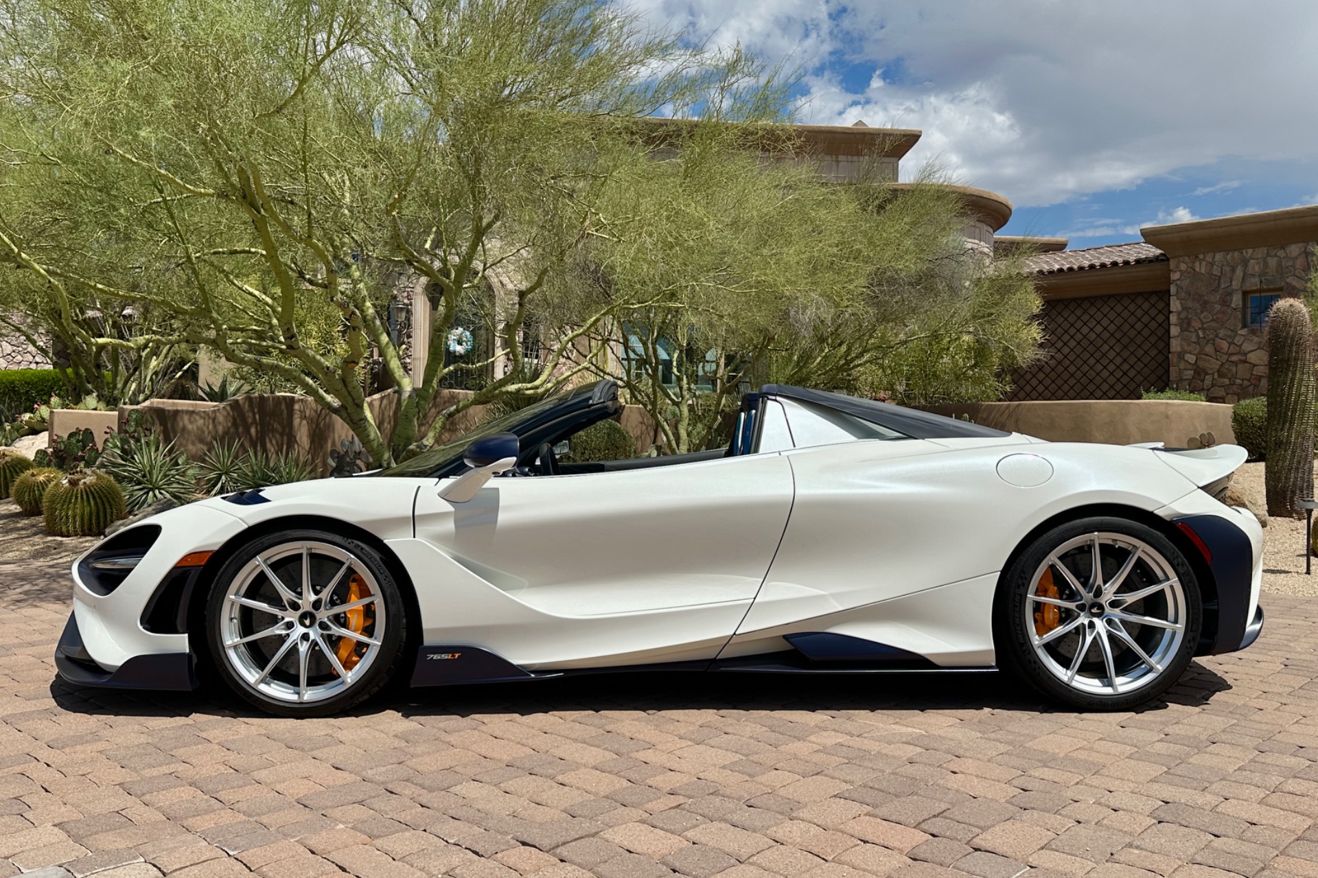 2011 McLaren 765LT Spider, 2/19