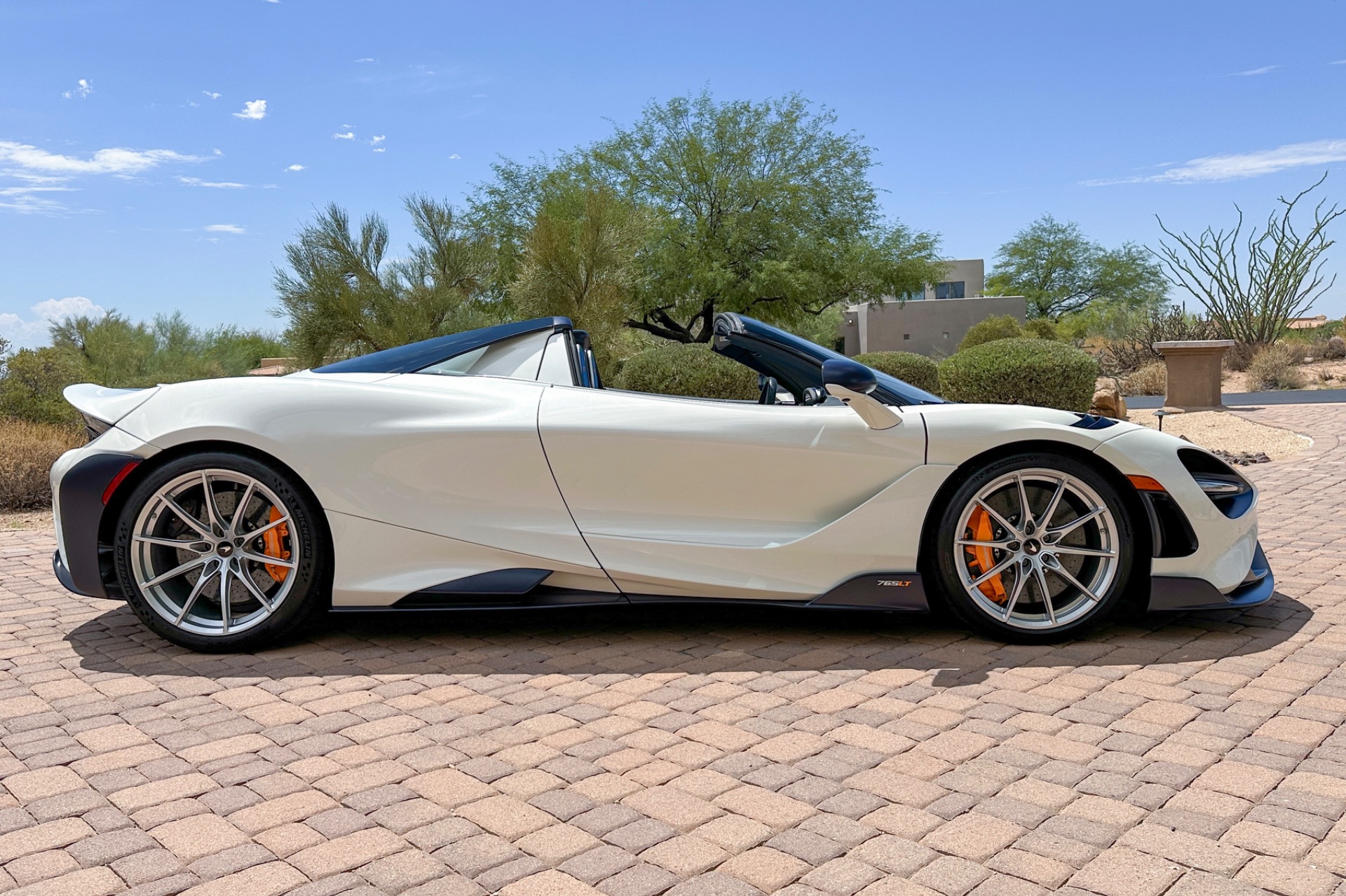2011 McLaren 765LT Spider, 6/19