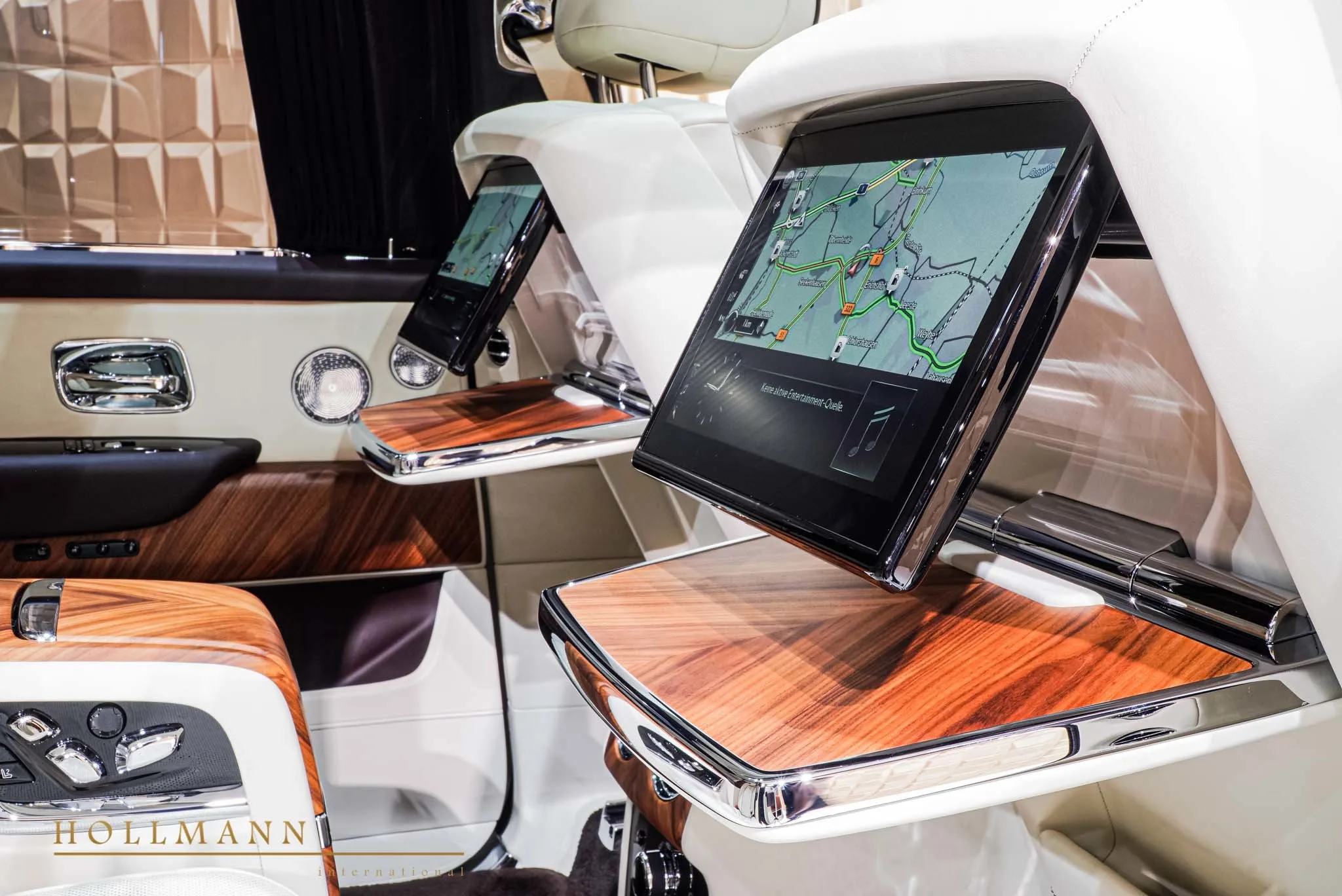 2019 Rolls-Royce Cullinan - Hollmann interior, Creme Light
