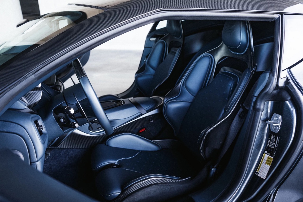 2020 Aston Martin DBS Zagato, 3/6
