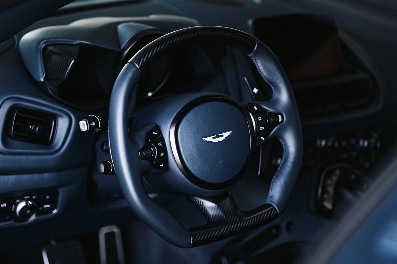 2020 Aston Martin DBS Zagato, 4/6