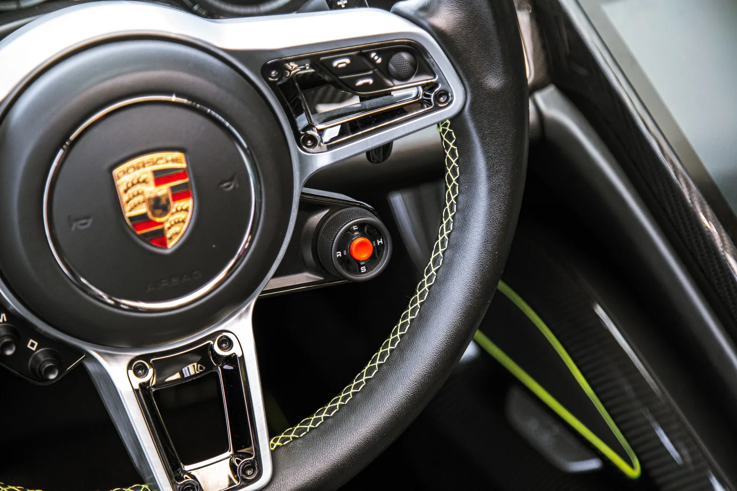 2015 Porsche 918 Spyder interior