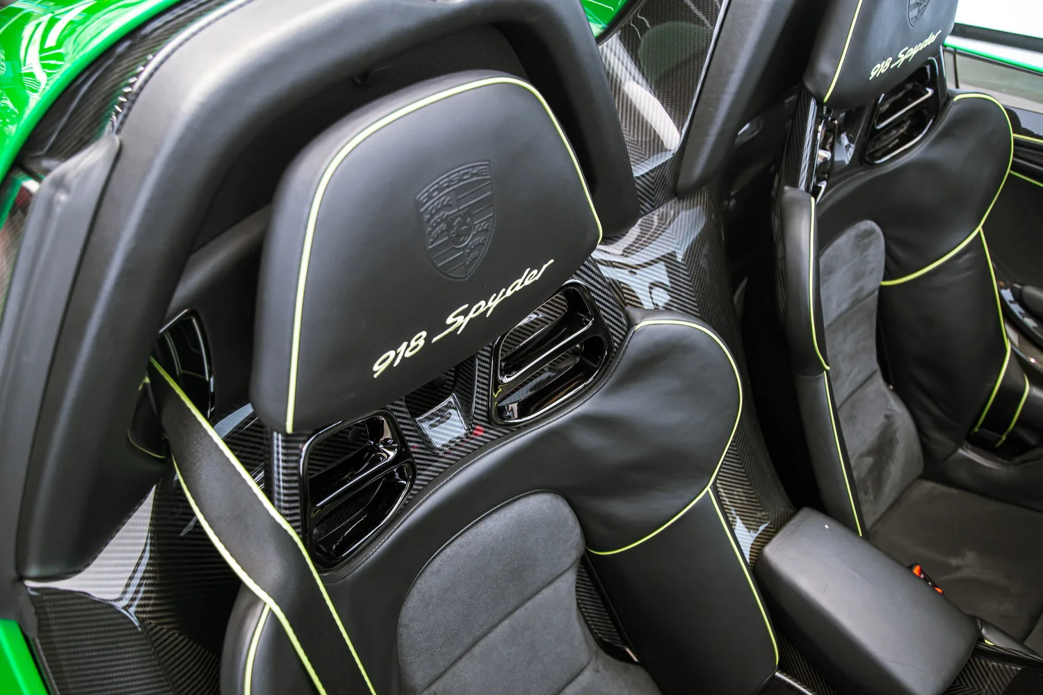 2015 Porsche 918 Spyder interior