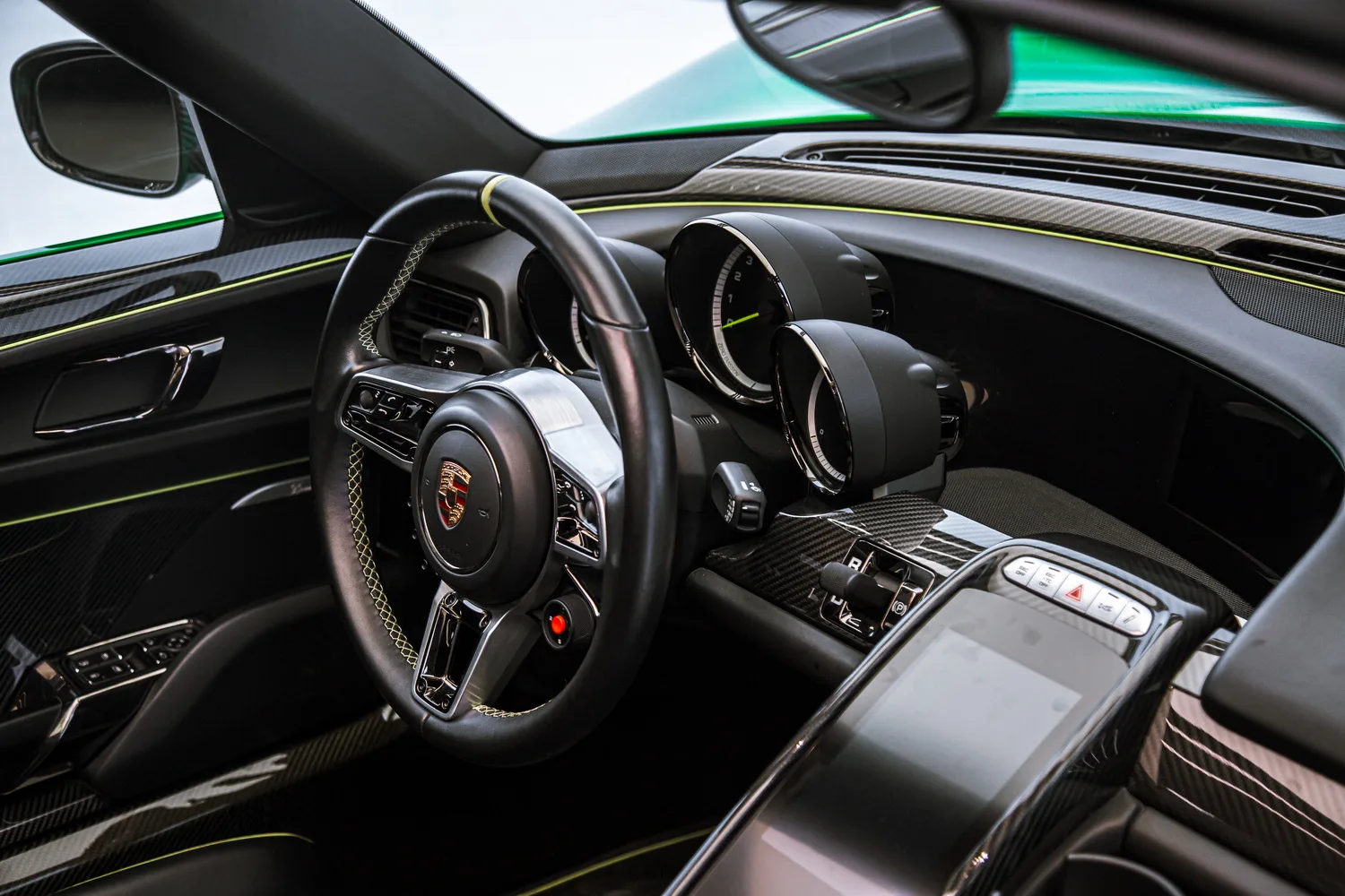 2015 Porsche 918 Spyder interior, dashboard