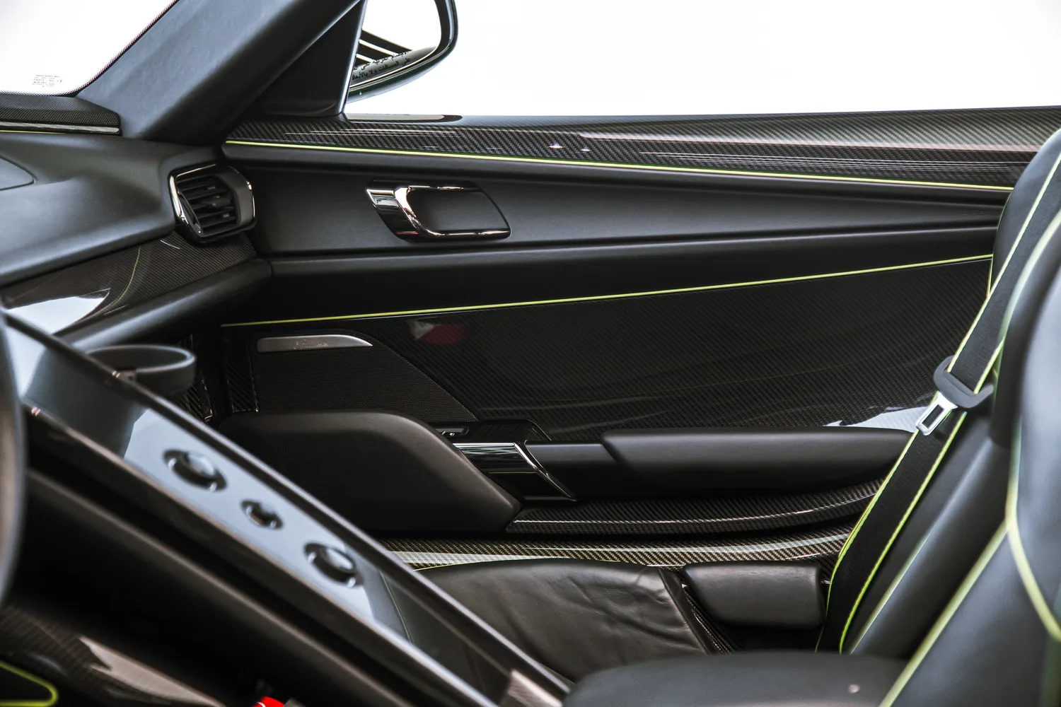 2015 Porsche 918 Spyder interior, door panel