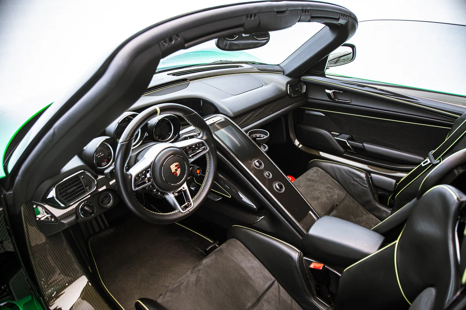 2015 Porsche 918 Spyder interior