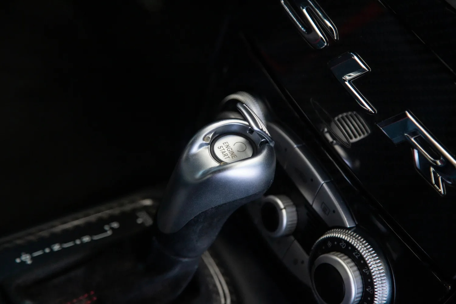 2007 Mercedes-Benz SLR McLaren 722 Edition interior, center console