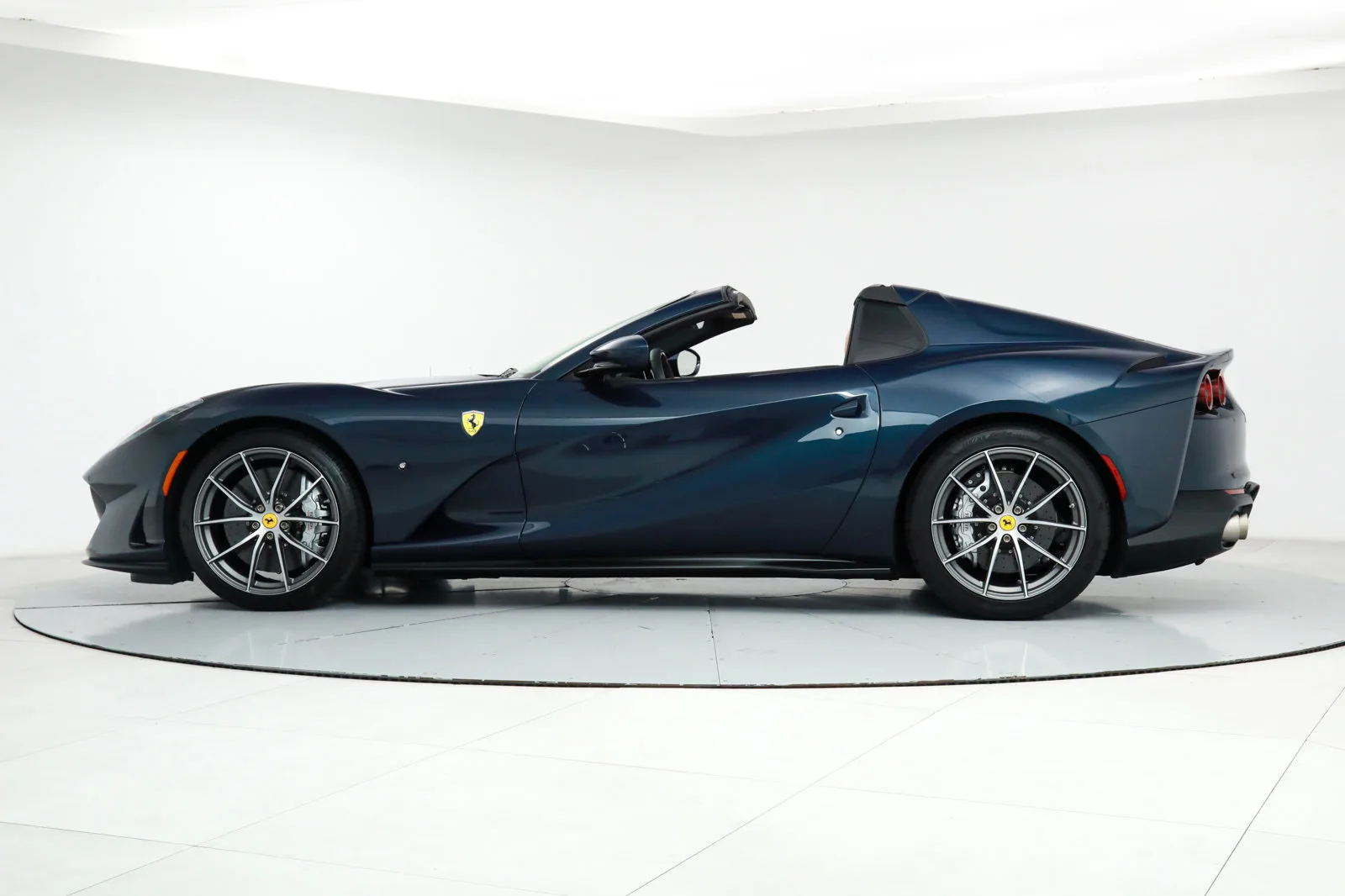 2022 Ferrari 812 GTS