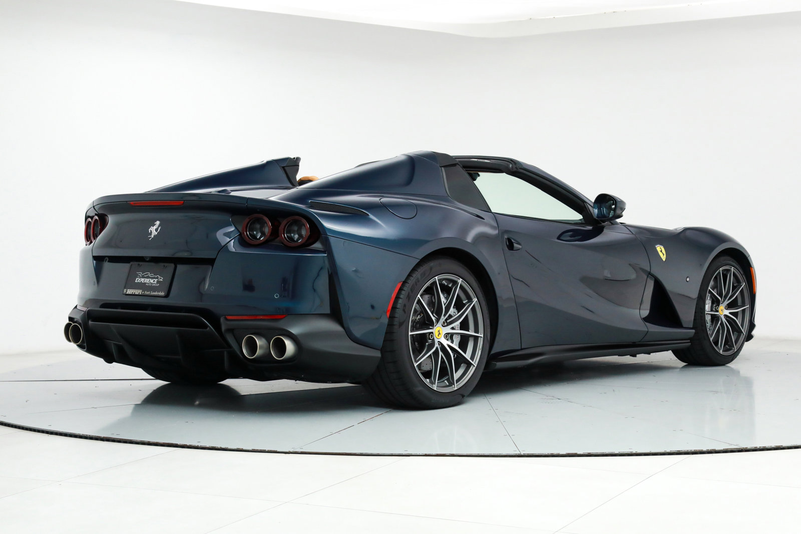 2022 Ferrari 812 GTS, 2/20