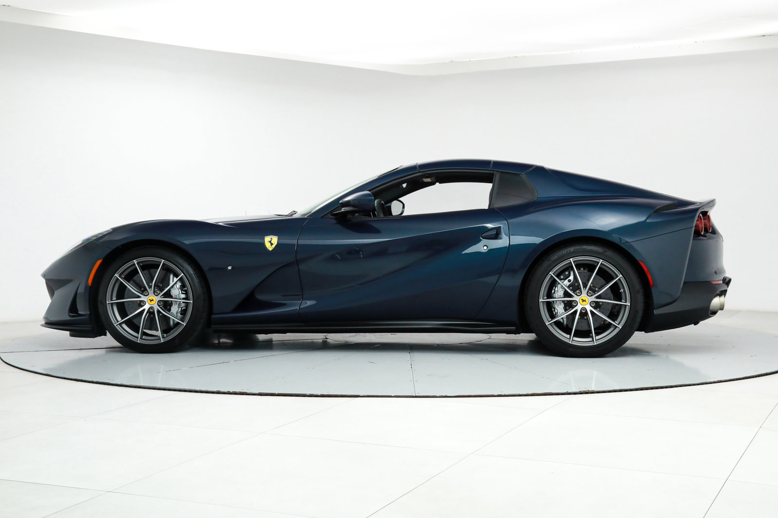 2022 Ferrari 812 GTS, 6/20