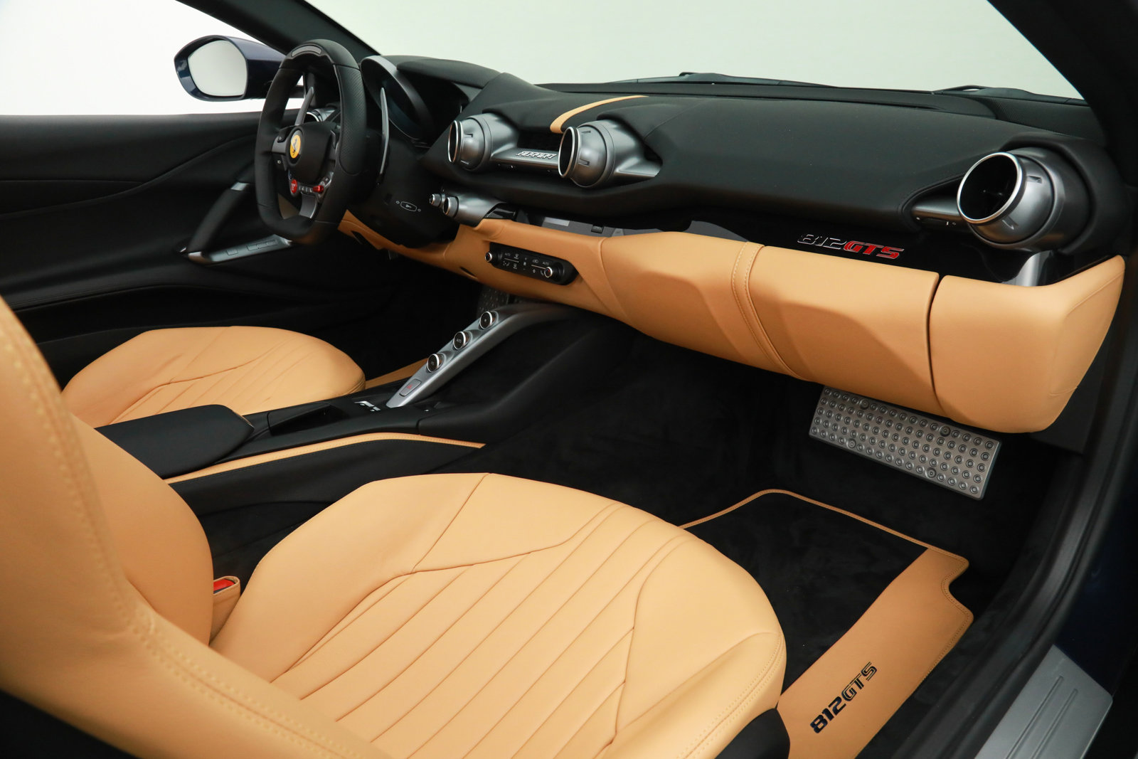 2022 Ferrari 812 GTS, 19/20