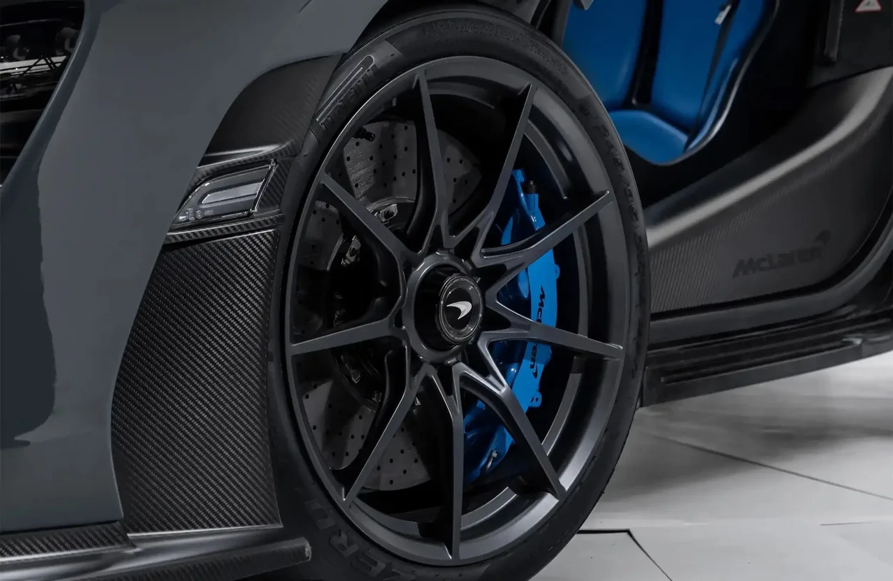 2019 McLaren Senna wheel