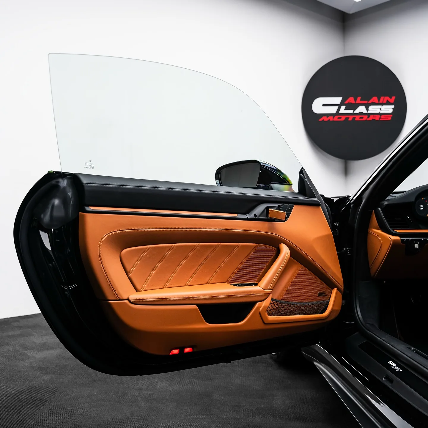 2024 Porsche 911 S/T Heritage interior, door panel