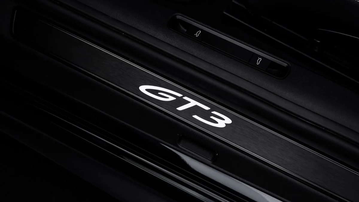 2024 Porsche 911 GT3 4.0 interior, door sill