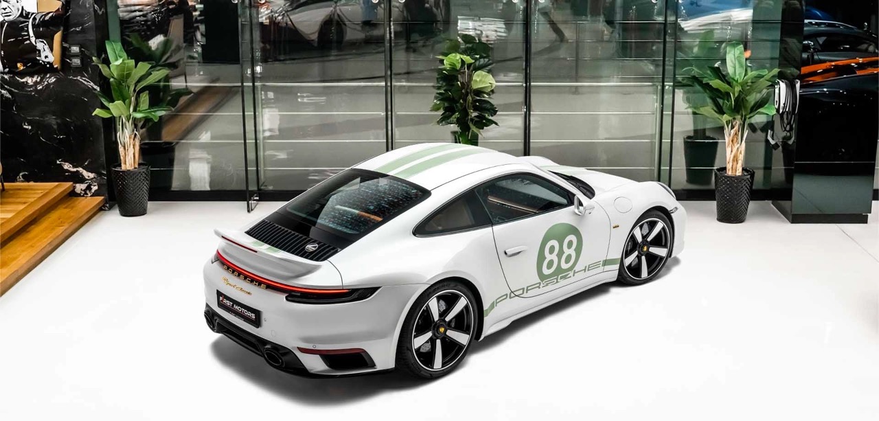 2022 Porsche 911 Sport Classic, 2/17