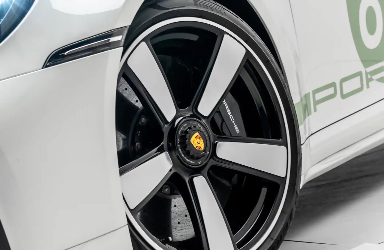 2022 Porsche 911 Sport Classic, 15/17