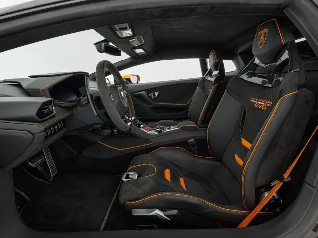 2020 Lamborghini Huracán EVO interior, seats, Alcantara